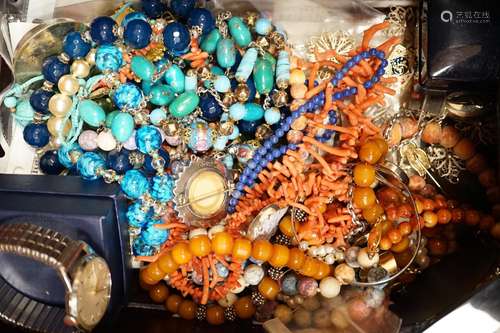 A quantity of assorted mainly costume jewellery, including E...