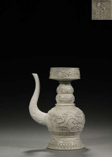 A cloud and dragon patterned porcelain pot