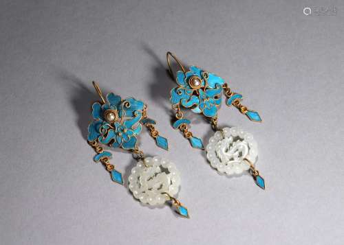 A pair of gilding silver tian-tsui with jade earrings