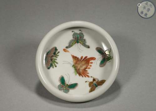 A famille rose butterfly patterned porcelain washer