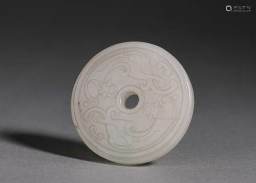 A dragon patterned jade pendant