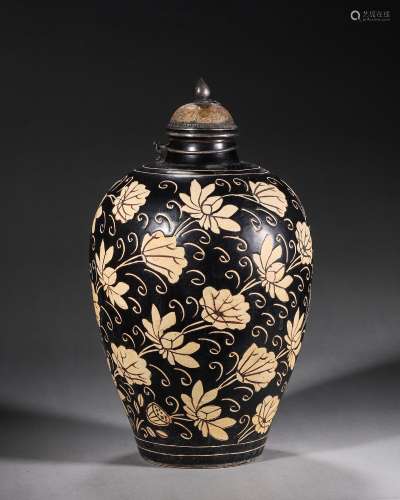 A flower patterned Jizhou kiln porcelain meiping