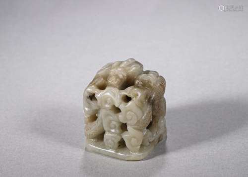 A cloud and dragon patterned jade ornament