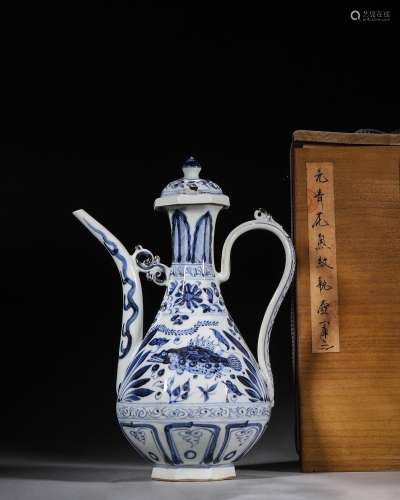 A blue and white fish porcelain ewer