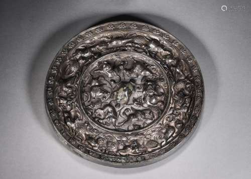 A sea beast and grape patterned bronze mirror