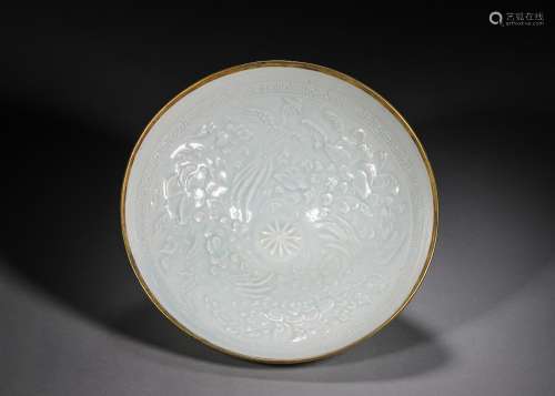 A flower and phoenix bird patterned Hutian kiln porcelain bo...