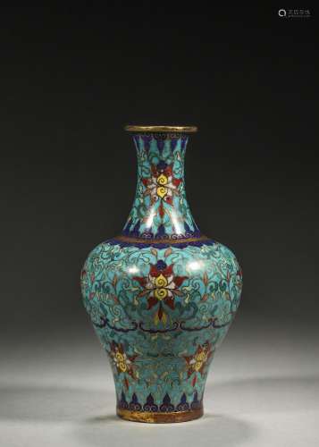 An interlocking flower patterned cloisonne vase
