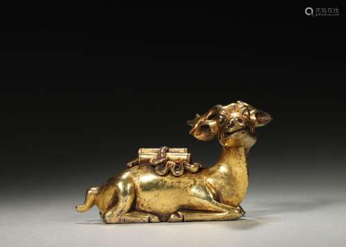 A gilding copper deer ornament