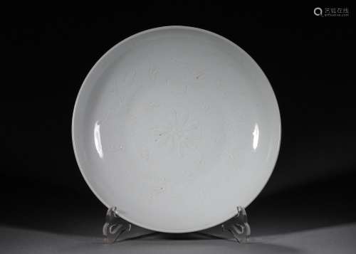 A crane carved white glaze porcelain plate
