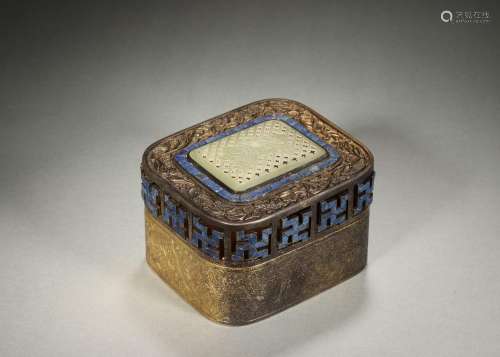 A flower patterned jade-inlaid gilding siver box