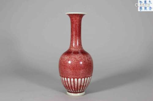 An underglaze red daisy petal porcelain vase