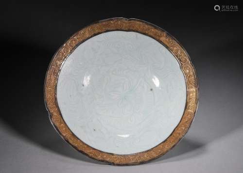 A silver-inlaid Hutian kiln porcelain bowl