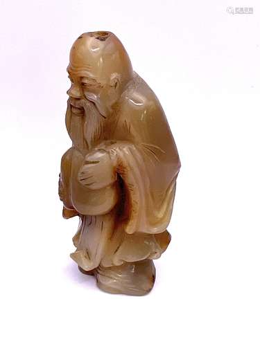 A carved agate figural snuff bottle of Shou Lao. 7