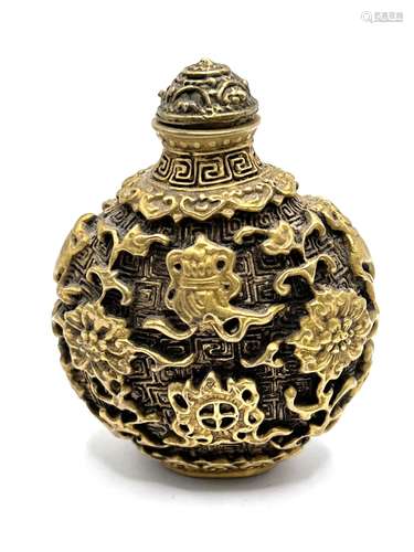 A cast gilt bronze snuff bottle with decoration in