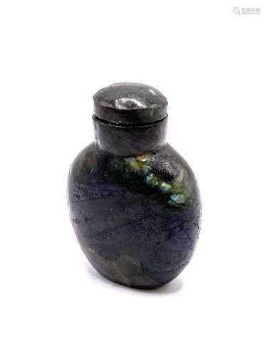 A polished labradorite snuff bottle with matching