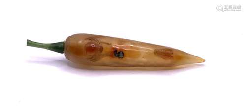 A polished agate snuff bottle in the form of a swe