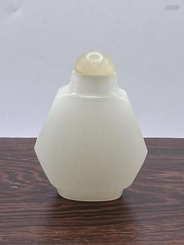 A fine polished white jade snuff bottle, 4.5cm not