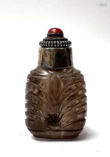 A 20th century carved rutile quartz snuff bottle w