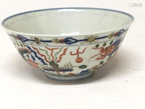 A Chinese Export porcelain bowl the sides decorate