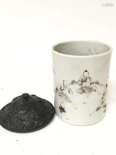 An Early 19th century Chinese porcelain brush pot