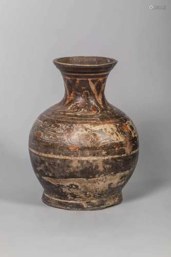 Vase de forme Hu en terre cuite décoré de motifs géométrique...
