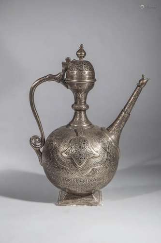 Verseuse Samovar sur pied quadrangulaire à récipient pansu g...