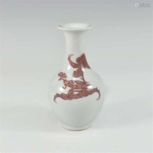CHINESE SMALL BLUE AND WHITE GLAZED RED DRAGON VASE