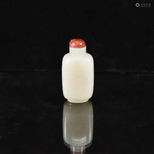 CHINESE WITHE JADE SNUFF BOTTLE WITH LID