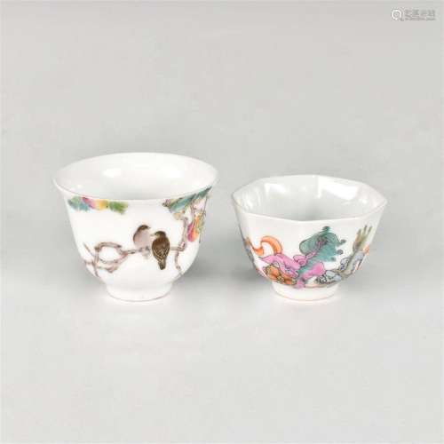 CHINESE TWO FAMILLE ROSE PORCELAIN TEACUPS