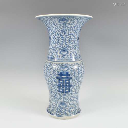 CHINESE BLUE AND WHITE PORCELAIN DOUBLE HAPPINESS GU VASE