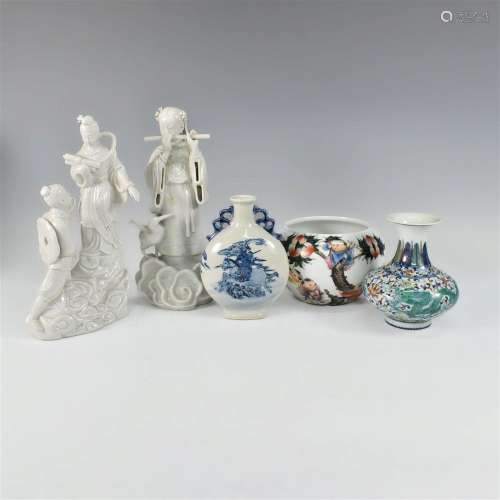 CHINESE PAIR LADY STATUES, ASSORTED VASES