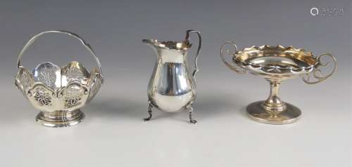 An Edwardian silver cream jug, Barker Brothers, Chester 1908...