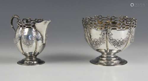 An Edwardian silver cream jug and sugar bowl, Mappin and Web...