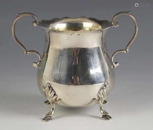 A George V silver twin handled vessel, Edmond Johnson, Dubli...