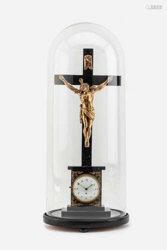Kruzifix-Uhr unter Glassturz