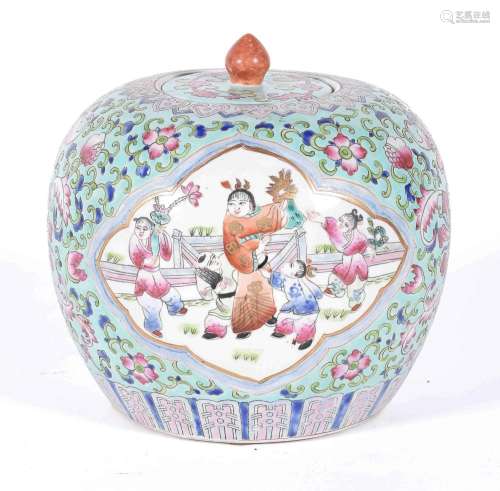 Potiche realizado en porcelana china con decoración de escen...