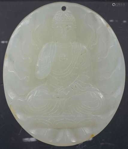 Medallón realizado en jade representando a Buda. China.