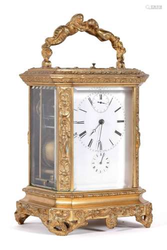 Reloj de carruaje realizado en bronce dorado con decoración ...