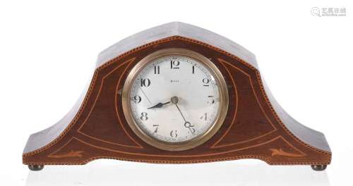 Reloj de sobremesa eduardino realizado en madera con marquet...