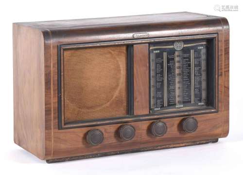 Radio Atlantic realizada en madera. Años 40.