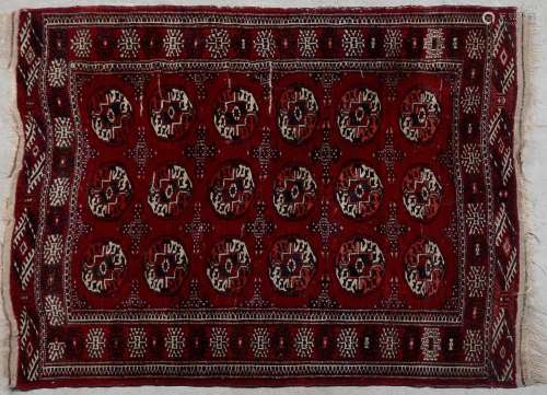Alfombra persa realizada en lana.