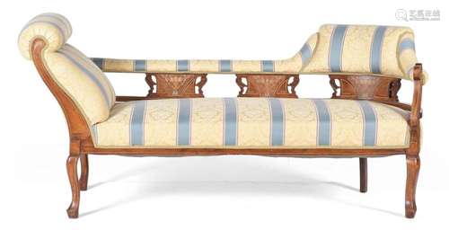 Chaise longue realizado en madera de caoba con marquetería y...