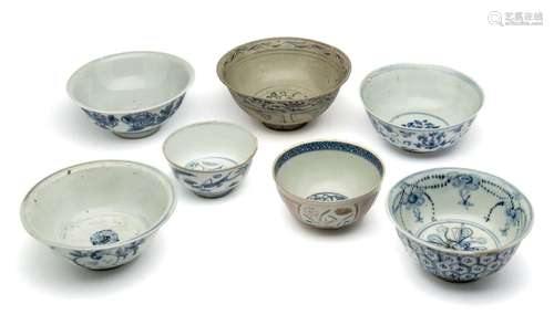 A STUDY GROUP OF SEVEN CHINESE BLUE AND WHITE BOWLS, MING DY...