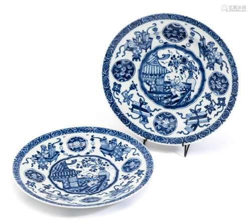 A PAIR OF CHINESE BLUE AND WHITE PLATES, KANGXI PERIOD (1662...