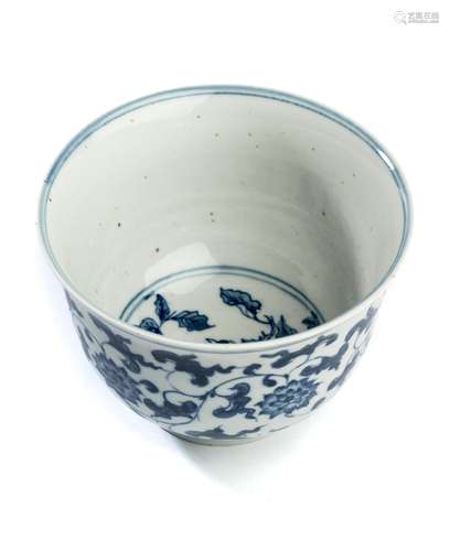 A CHINESE BLUE AND WHITE 'LOTUS' BOWL, 19TH CENTURY