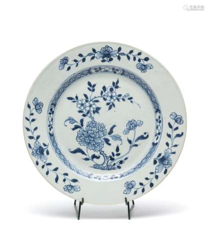 A CHINESE BLUE AND WHITE NANKING CARGO PLATE, CIRCA 1750