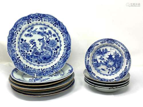 SIX CHINESE EXPORT BLUE AND WHITE DINNER PLATES, 18TH CENTUR...