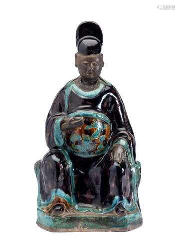 A CHINESE FAHUA FIGURE OF A DIGNITARY, LATE MING DYNASTY .