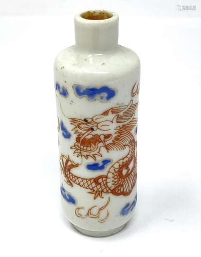 A CHINESE ‘DRAGON’ SNUFF BOTTLE, 19TH CENTURY