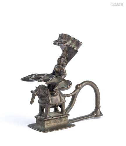 A SMALL BRONZE OIL LAMP, DECCAN, SOUTHERN INDIA, 16TH/17TH C...